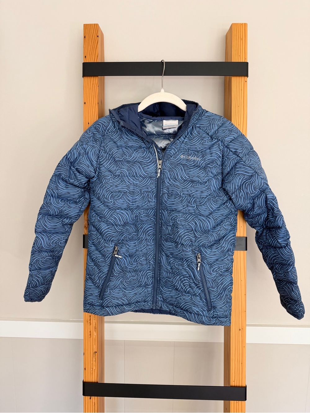 Columbia Blue Wave-Print Hooded Puffer Jacket